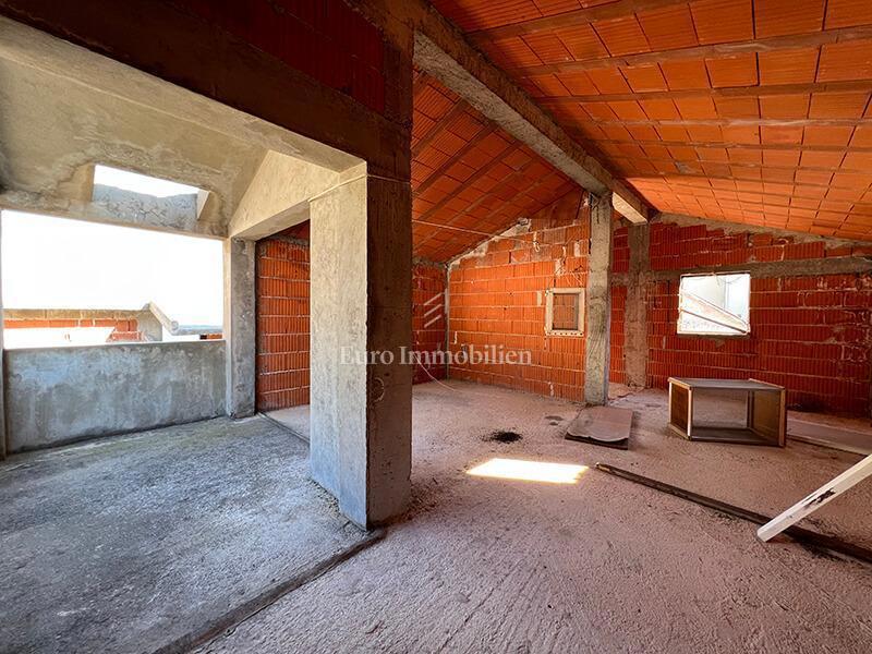 Casa al grezzo con appartamenti, terza fila dal mare, Igrane