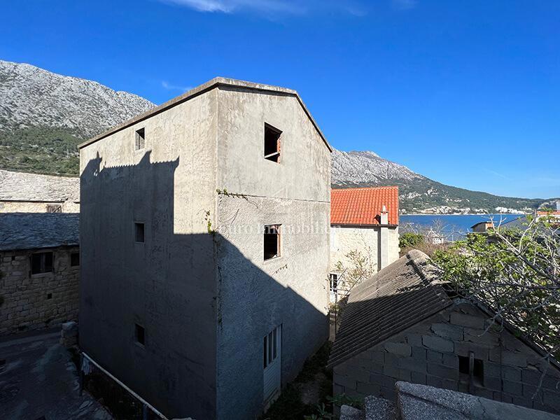 Casa al grezzo con appartamenti, terza fila dal mare, Igrane