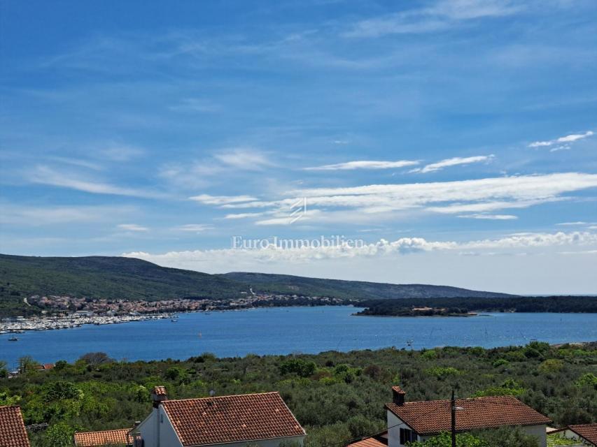 Isola di Krk - casa plurifamiliare con una bellissima vista sul mare