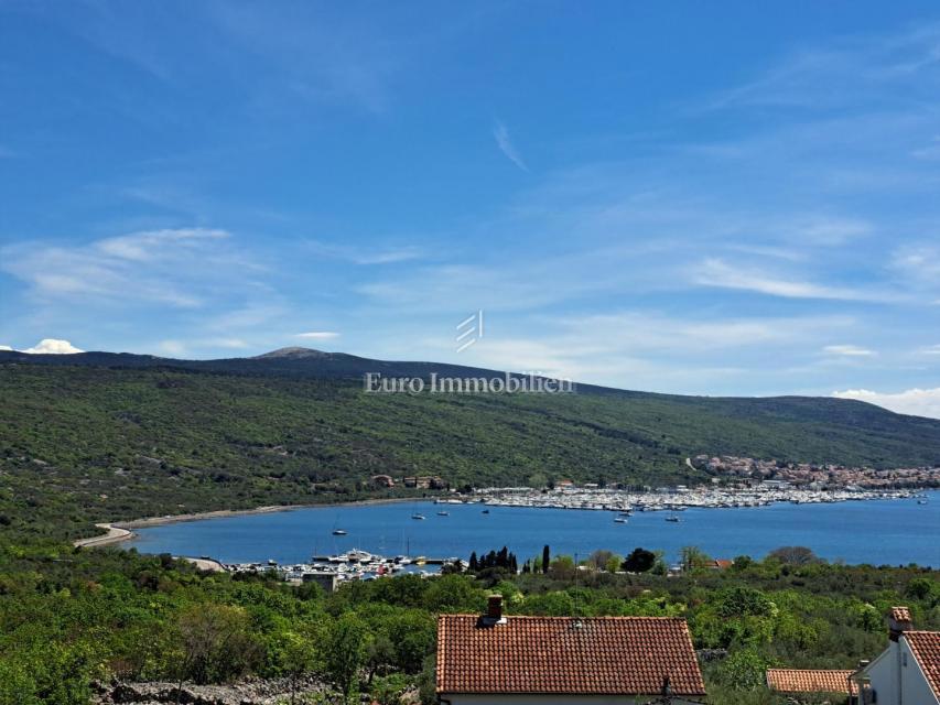 Isola di Krk - casa plurifamiliare con una bellissima vista sul mare