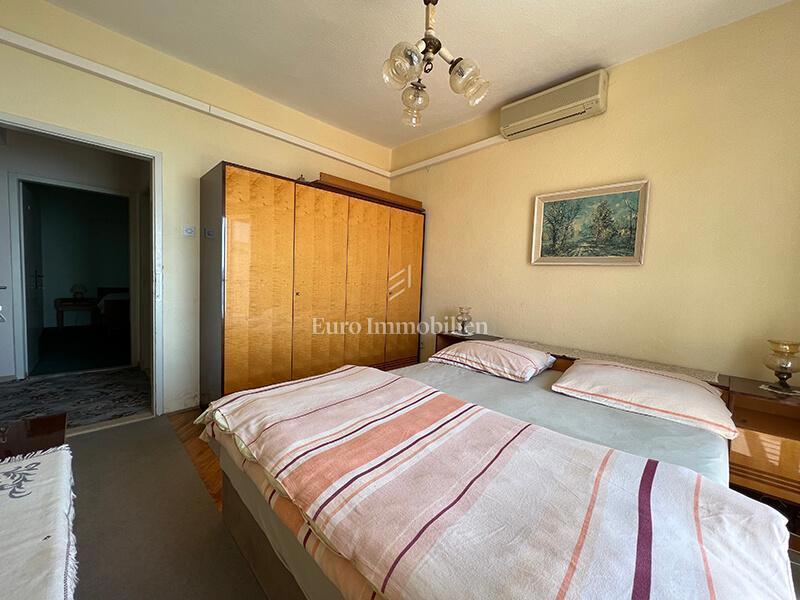 Drasnice casa seconda fila dal mare