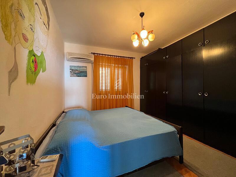 Drasnice casa seconda fila dal mare