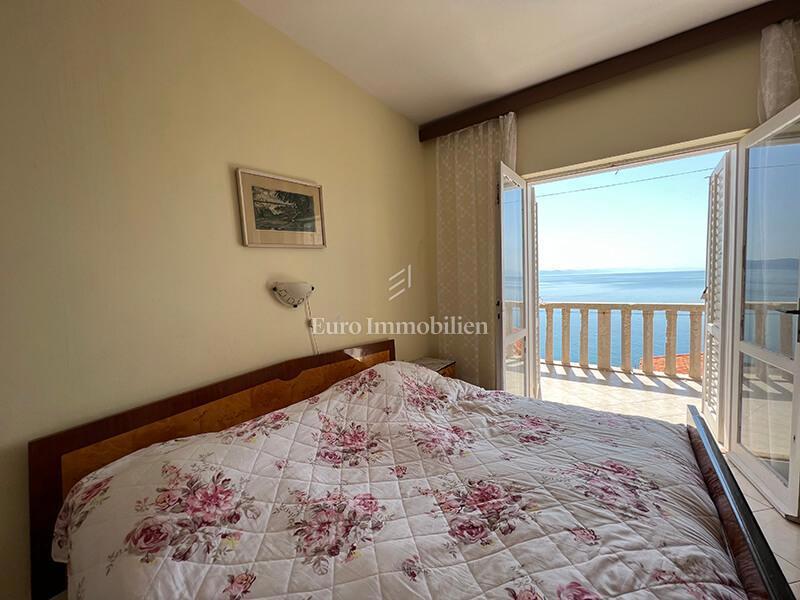 Drasnice casa seconda fila dal mare