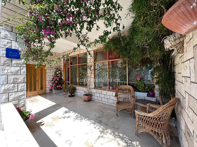 Drasnice casa seconda fila dal mare