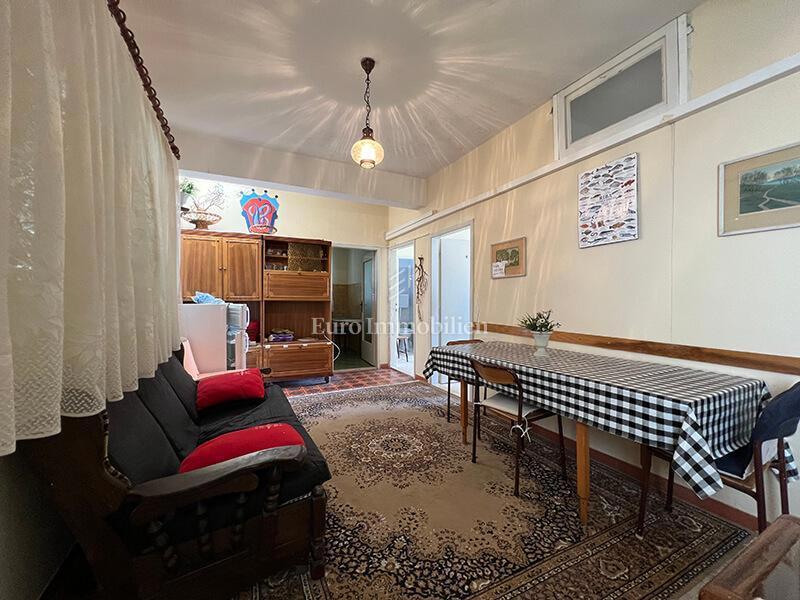 Drasnice casa seconda fila dal mare