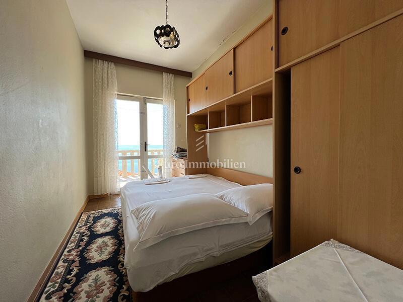 Drasnice casa seconda fila dal mare