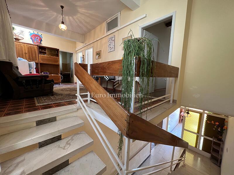 Drasnice casa seconda fila dal mare