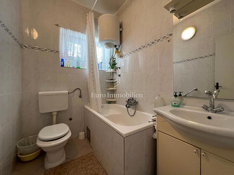 Drasnice casa seconda fila dal mare