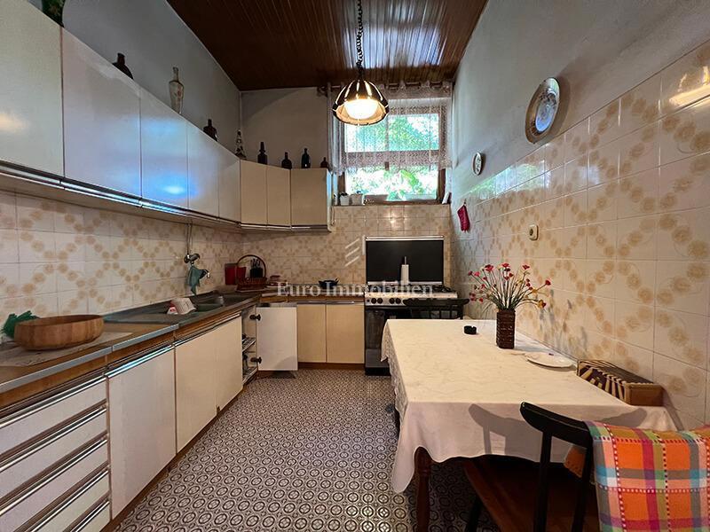 Drasnice casa seconda fila dal mare