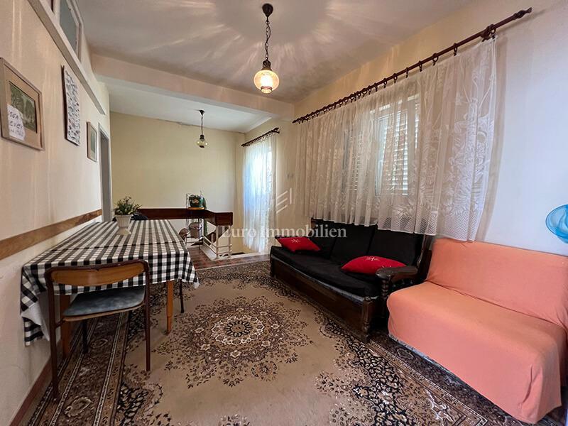 Drasnice casa seconda fila dal mare