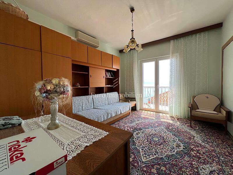 Drasnice casa seconda fila dal mare