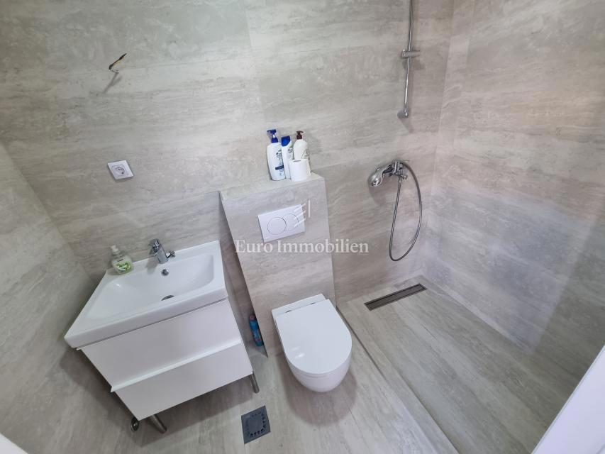 Parenzo - Villetta bifamiliare con giardino di 200 mq, a 1,5 km dal mare