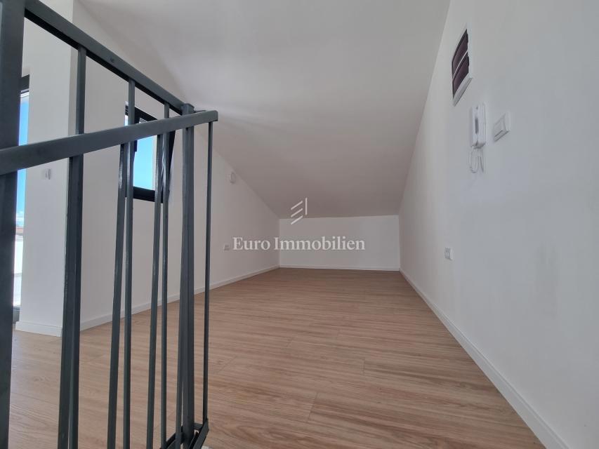 Parenzo - Villetta bifamiliare con giardino di 200 mq, a 1,5 km dal mare