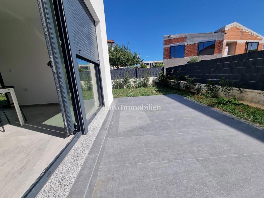 Parenzo - Villetta bifamiliare con giardino di 200 mq, a 1,5 km dal mare