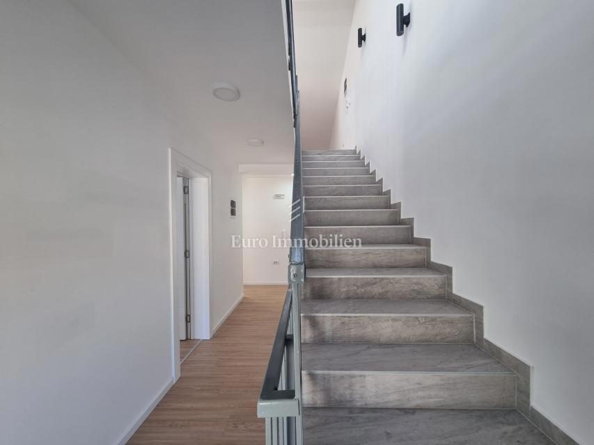 Parenzo - Villetta bifamiliare con giardino di 200 mq, a 1,5 km dal mare