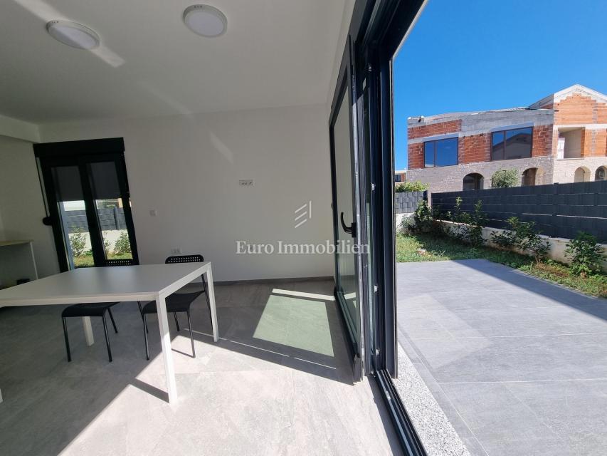 Parenzo - Villetta bifamiliare con giardino di 200 mq, a 1,5 km dal mare