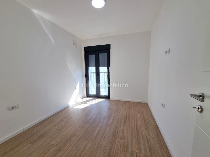 Parenzo - Villetta bifamiliare con giardino di 200 mq, a 1,5 km dal mare