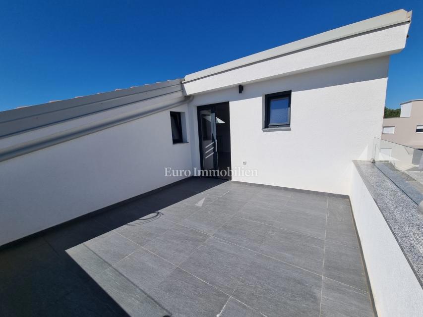 Parenzo - Villetta bifamiliare con giardino di 200 mq, a 1,5 km dal mare