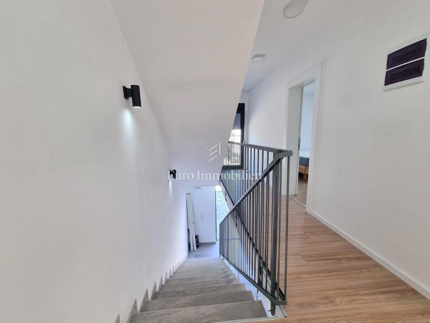 Parenzo - Villetta bifamiliare con giardino di 200 mq, a 1,5 km dal mare