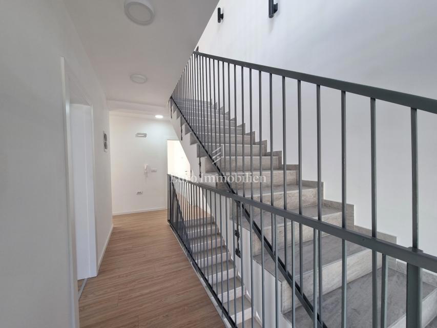 Parenzo - Villetta bifamiliare con giardino di 200 mq, a 1,5 km dal mare