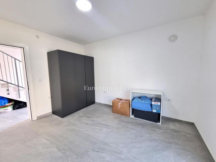 Parenzo - Villetta bifamiliare con giardino di 200 mq, a 1,5 km dal mare