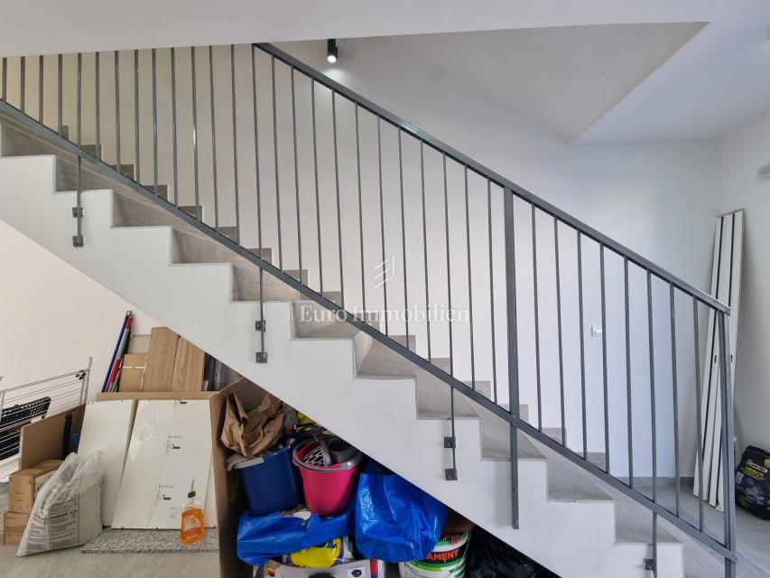 Parenzo - Villetta bifamiliare con giardino di 200 mq, a 1,5 km dal mare