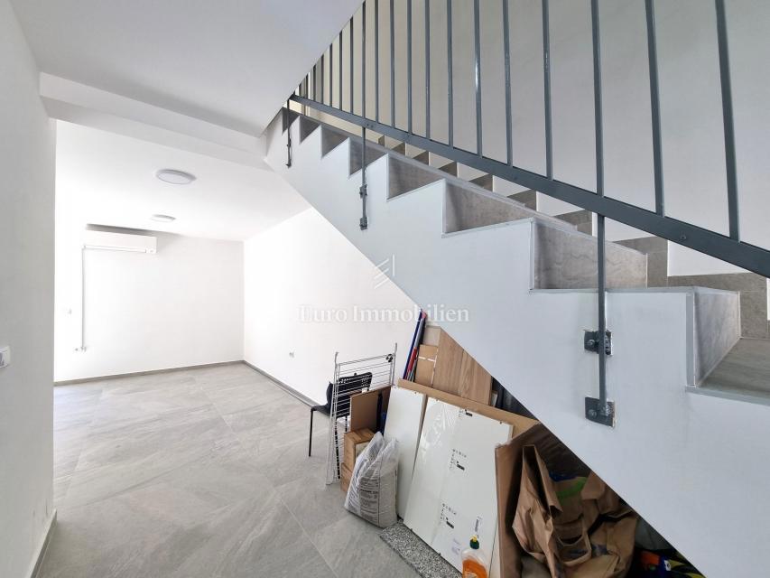 Parenzo - Villetta bifamiliare con giardino di 200 mq, a 1,5 km dal mare