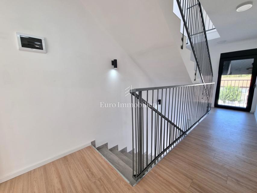 Parenzo - Villetta bifamiliare con giardino di 200 mq, a 1,5 km dal mare