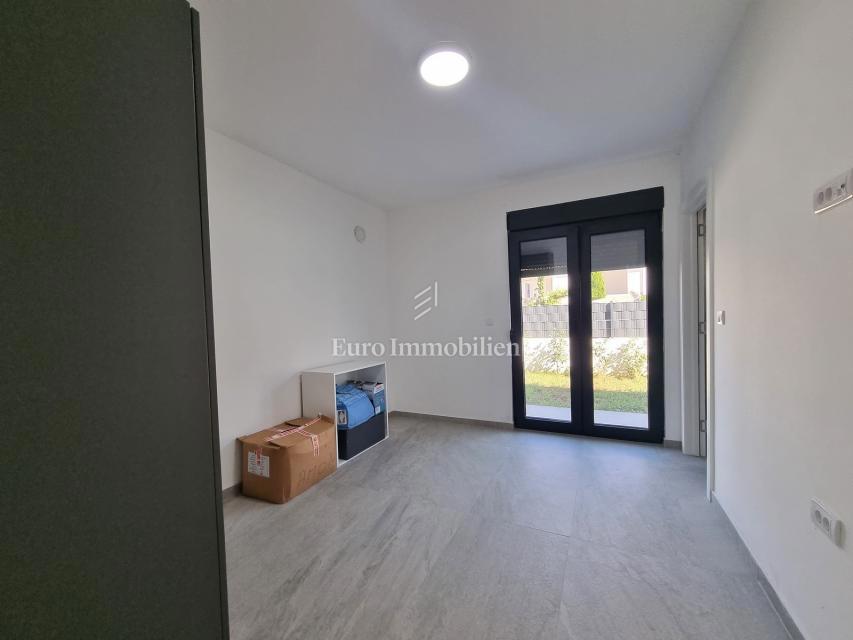 Parenzo - Villetta bifamiliare con giardino di 200 mq, a 1,5 km dal mare