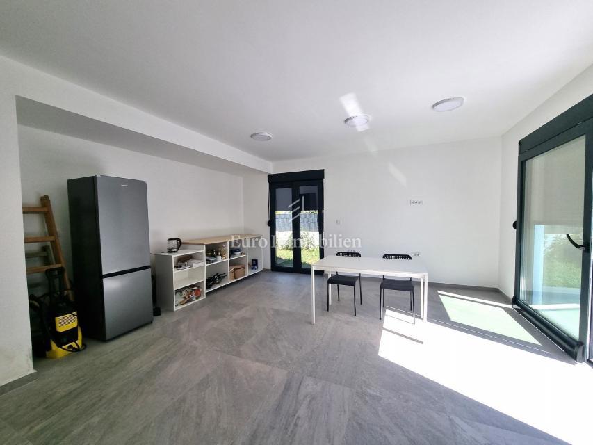 Parenzo - Villetta bifamiliare con giardino di 200 mq, a 1,5 km dal mare