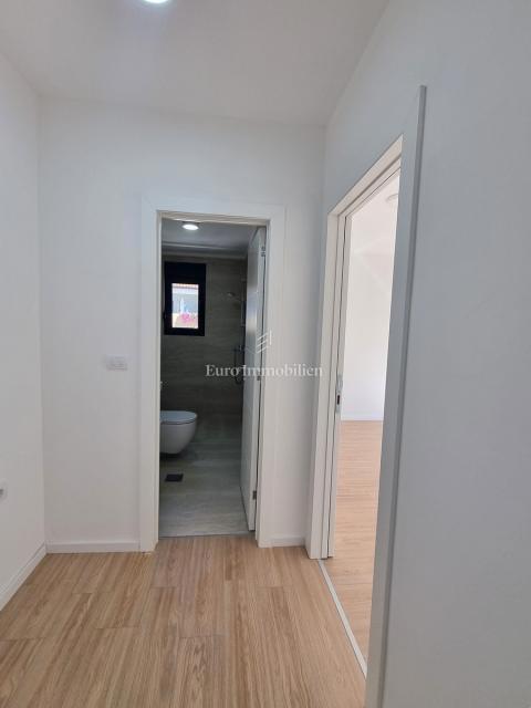 Parenzo - Villetta bifamiliare con giardino di 200 mq, a 1,5 km dal mare