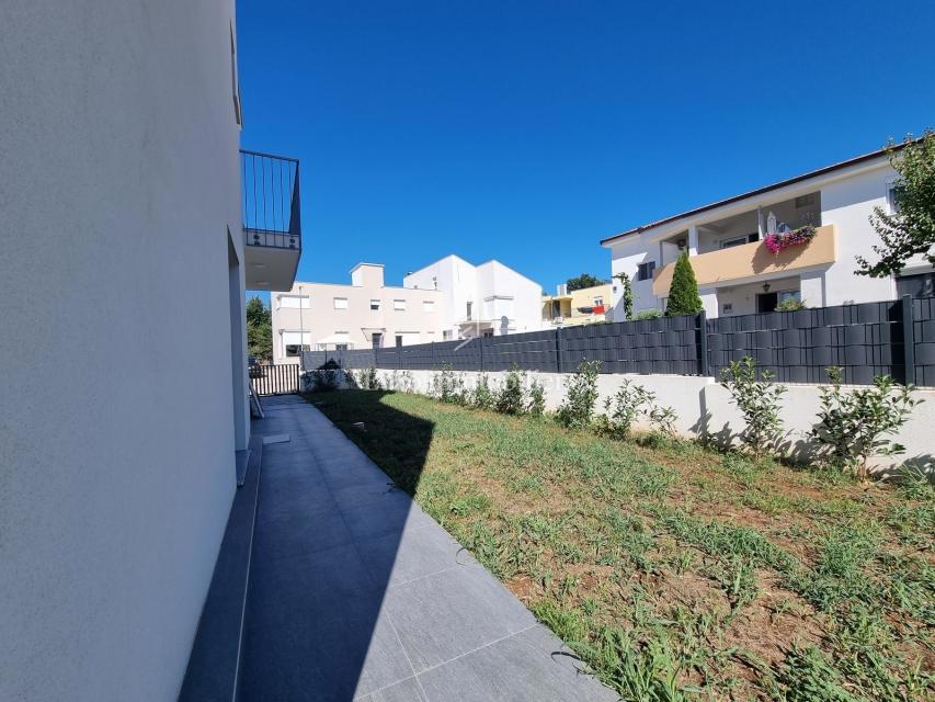 Parenzo - Villetta bifamiliare con giardino di 200 mq, a 1,5 km dal mare