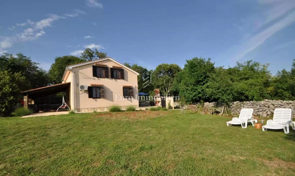 Casa con due appartamenti nella natura, vicino a Vrbnik