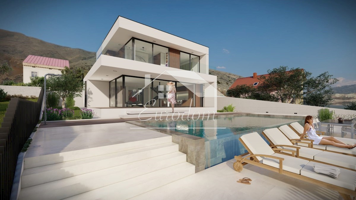 Opportunità Unica: Villa di Lusso con Piscina Prima Fila sul Mare