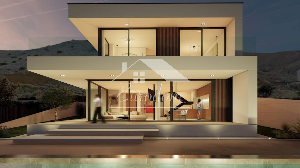 Opportunità Unica: Villa di Lusso con Piscina Prima Fila sul Mare