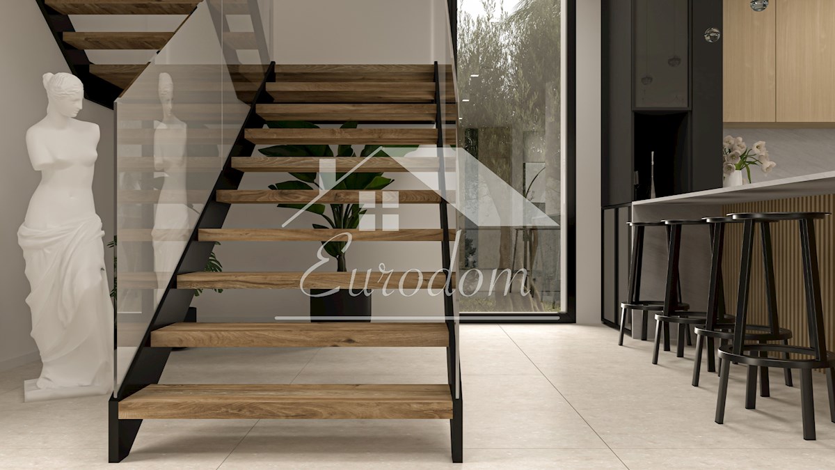 Opportunità Unica: Villa di Lusso con Piscina Prima Fila sul Mare