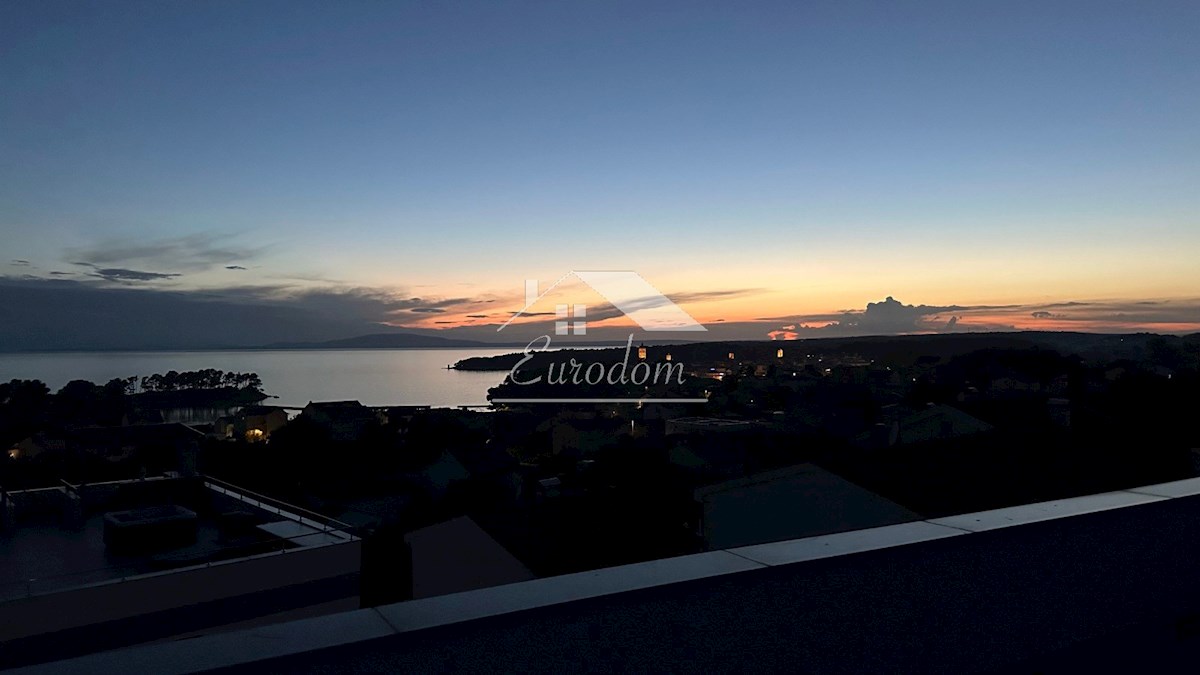 Attico da sogno a Rab con terrazza panoramica – A soli 250 m dalla spiaggia