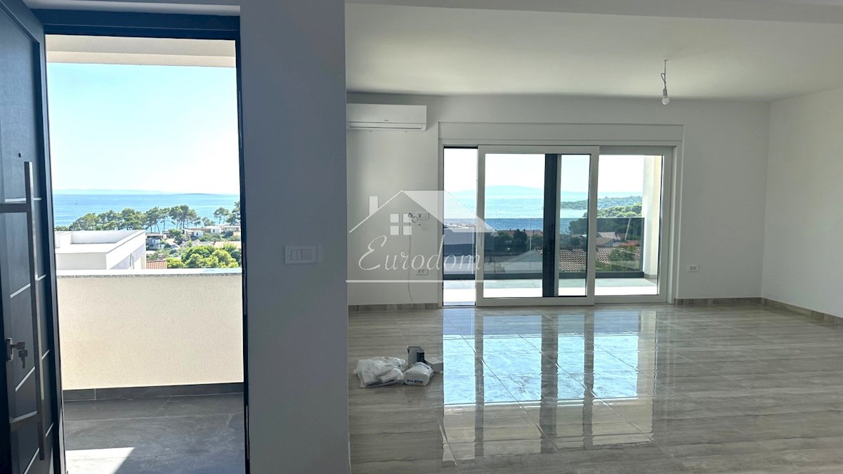 Attico da sogno a Rab con terrazza panoramica – A soli 250 m dalla spiaggia