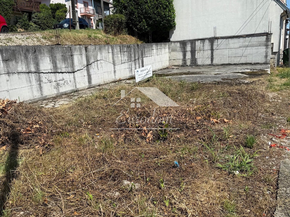 Terreno in vendita con progetto e permesso di costruzione – Centro di Samobor