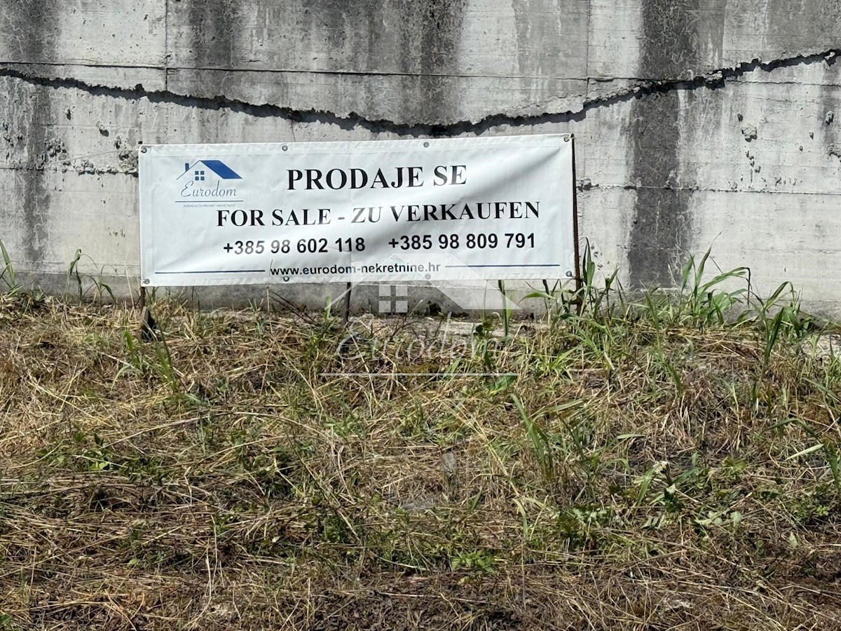 Terreno in vendita con progetto e permesso di costruzione – Centro di Samobor