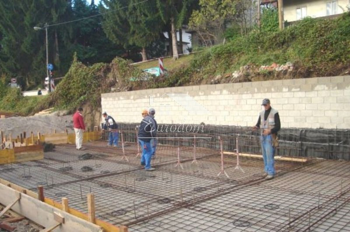 Terreno in vendita con progetto e permesso di costruzione – Centro di Samobor