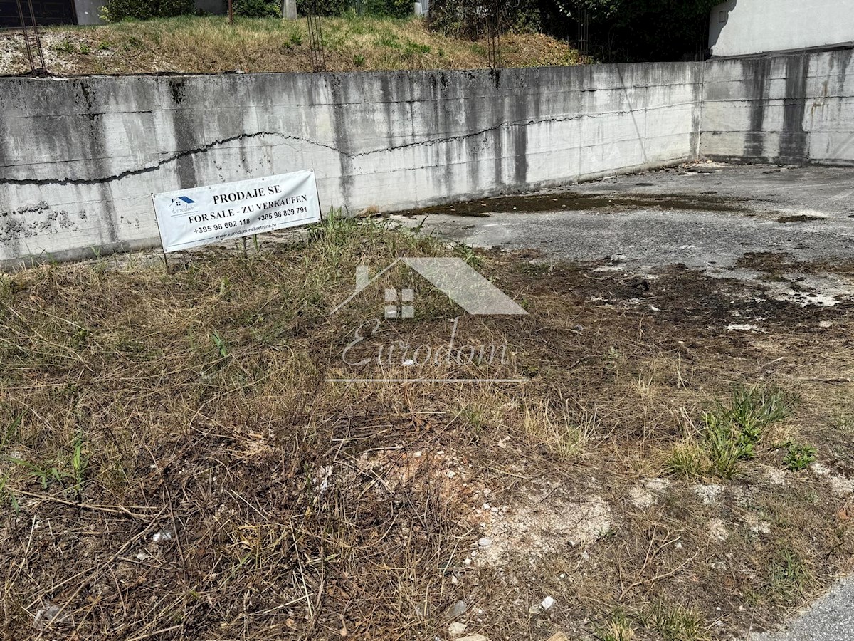 Terreno in vendita con progetto e permesso di costruzione – Centro di Samobor