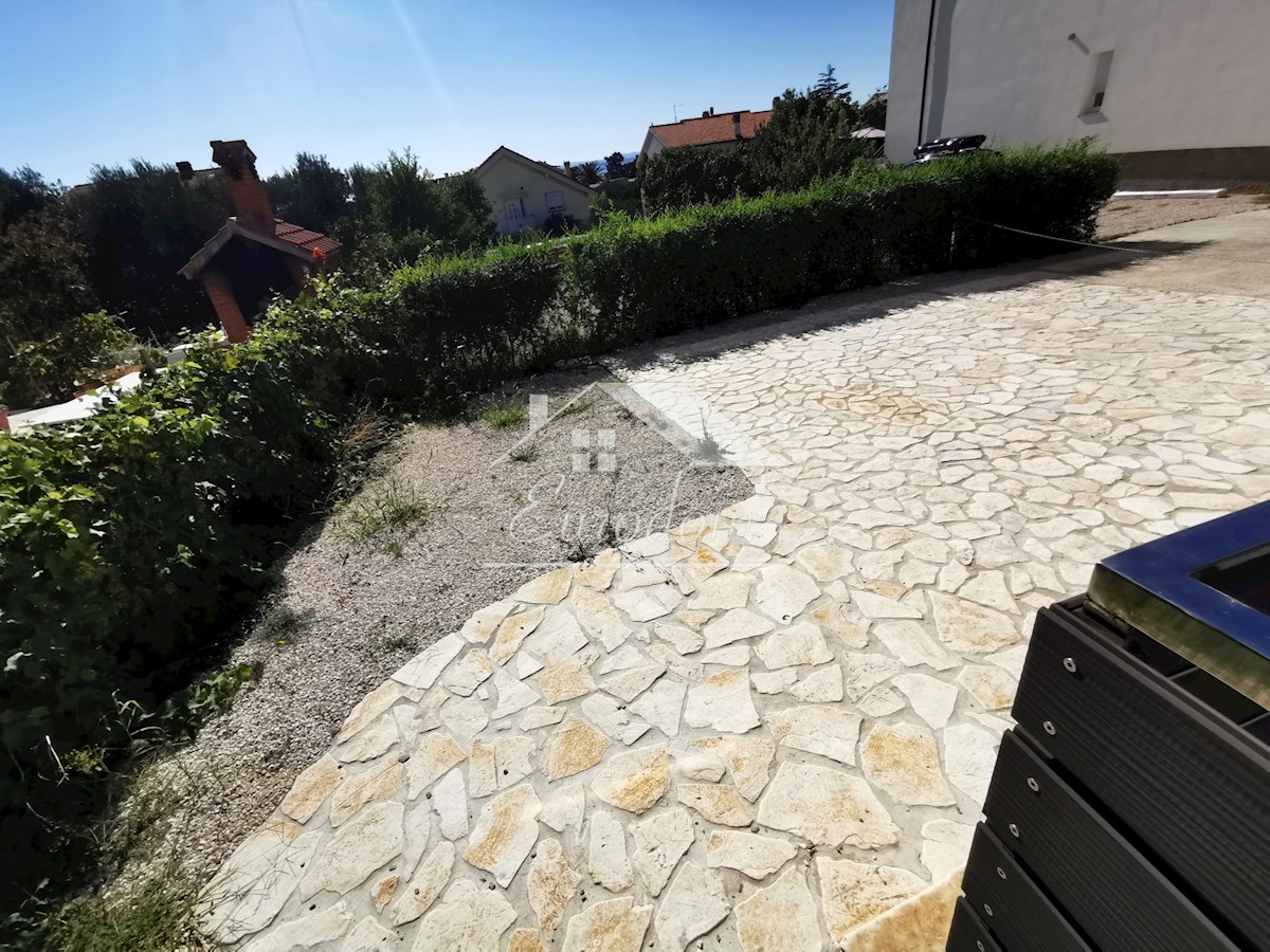 VENDITA Appartamento con 4 Camere e Giardino, a 150 m dal Mare