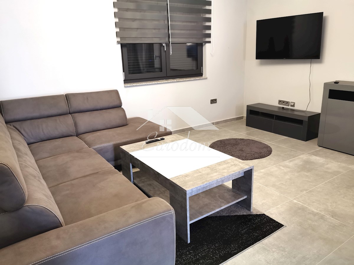 VENDITA Appartamento con 4 Camere e Giardino, a 150 m dal Mare