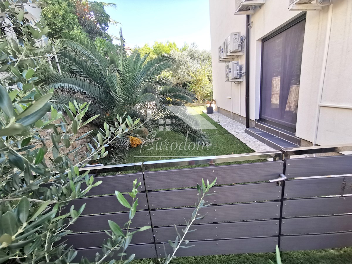 VENDITA Appartamento con 4 Camere e Giardino, a 150 m dal Mare