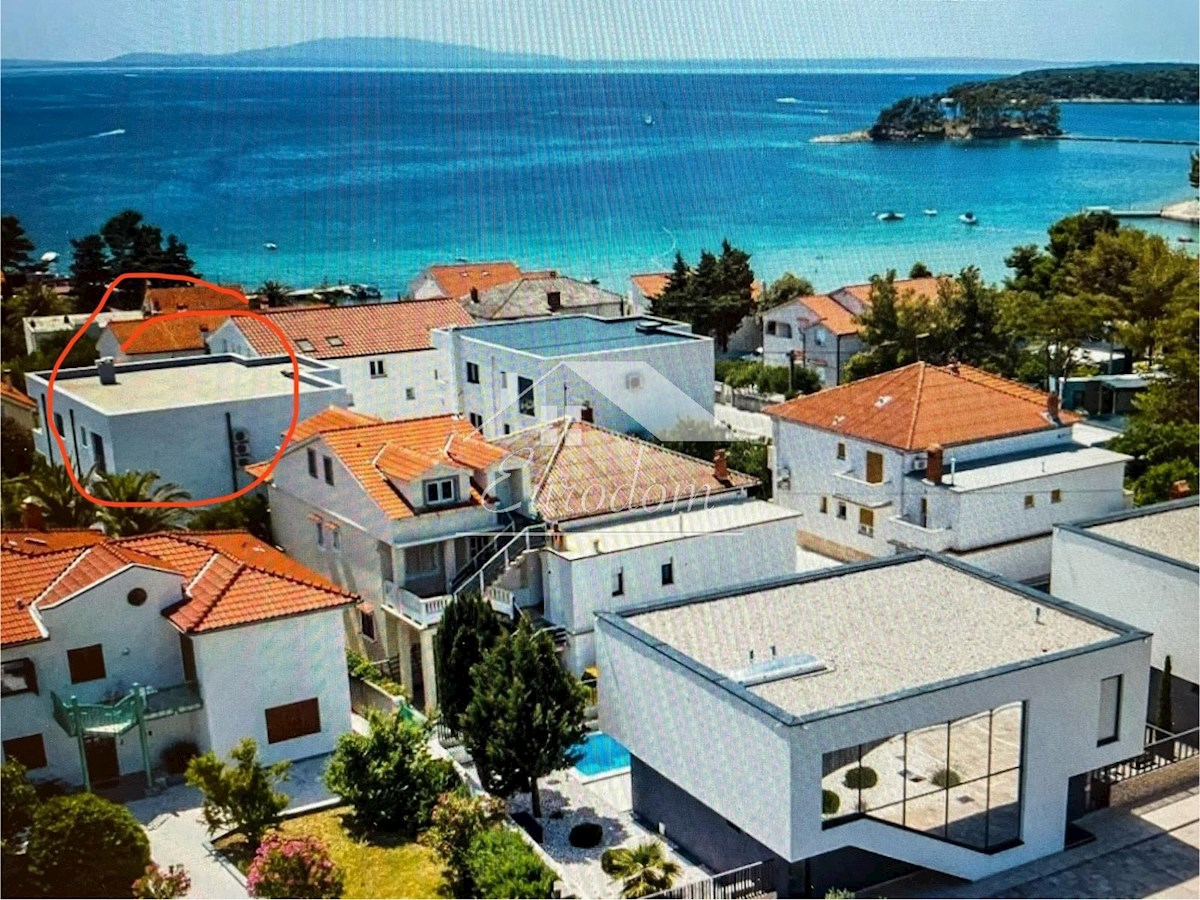 VENDITA Appartamento con 4 Camere e Giardino, a 150 m dal Mare