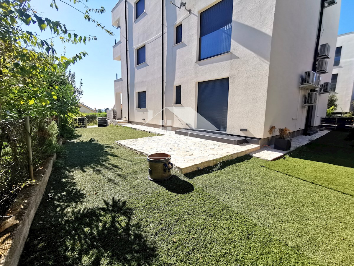 VENDITA Appartamento con 4 Camere e Giardino, a 150 m dal Mare