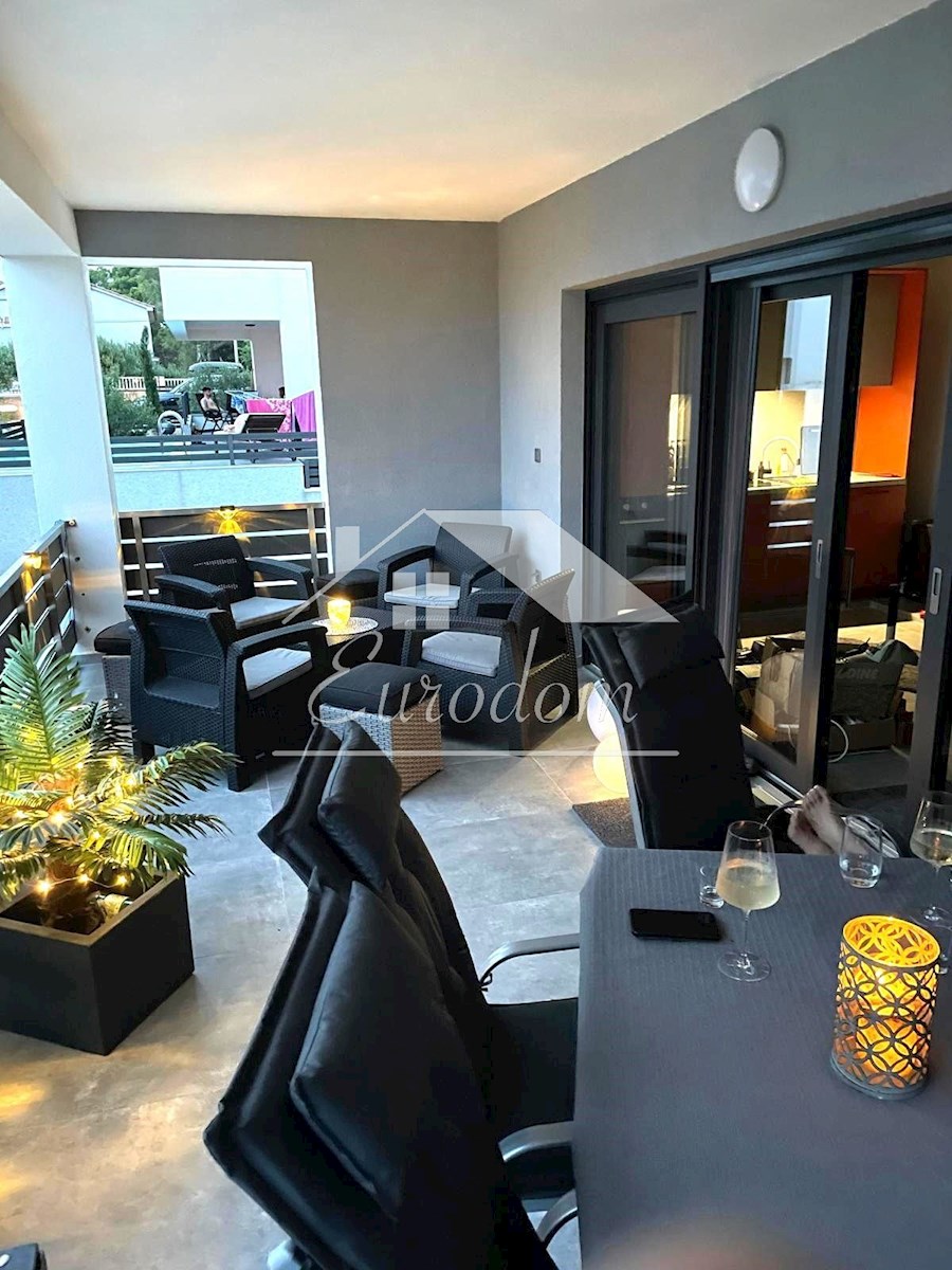 VENDITA Appartamento con 4 Camere e Giardino, a 150 m dal Mare