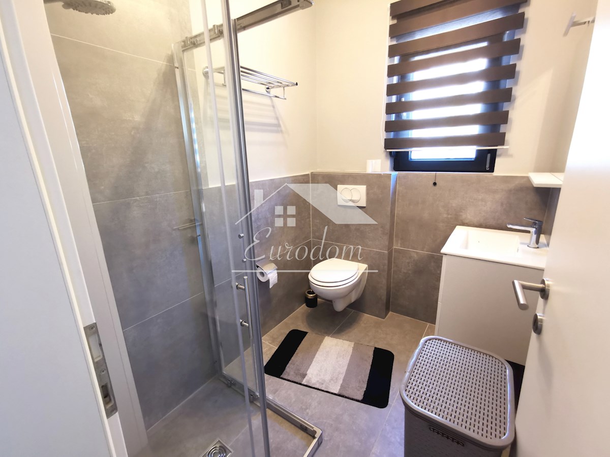 VENDITA Appartamento con 4 Camere e Giardino, a 150 m dal Mare