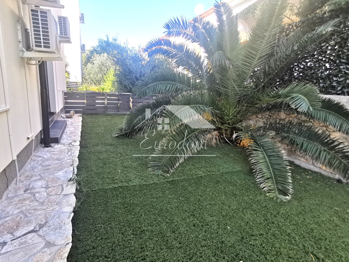 VENDITA Appartamento con 4 Camere e Giardino, a 150 m dal Mare